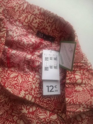 Pantalones cortos florales rojos y beige