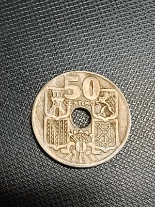 Moneda 50 Centimos con agujero