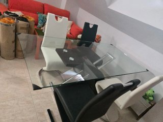 Mesa comedor cristal y 4 sillas diseño
