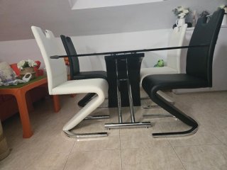 Mesa comedor cristal y 4 sillas diseño