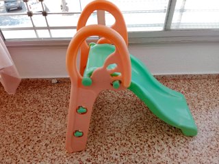 Tobogán infantil marca FEBER.