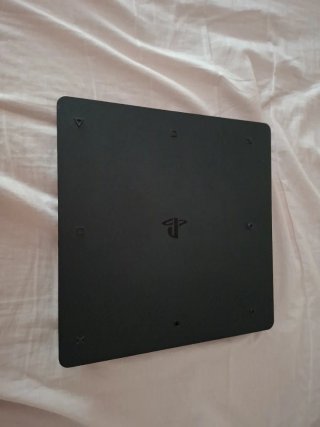 PS4 Slim enciende y se apaga