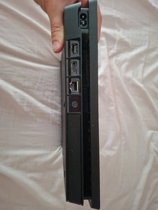 PS4 Slim enciende y se apaga