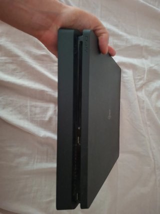 PS4 Slim enciende y se apaga