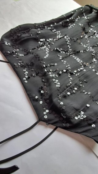 Vestido negro con lentejuelas