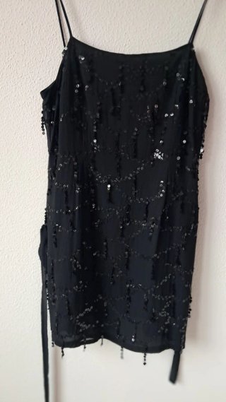 Vestido negro con lentejuelas