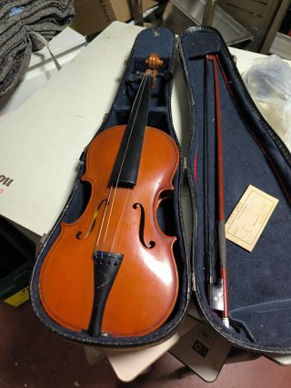 Violín con funda y arco