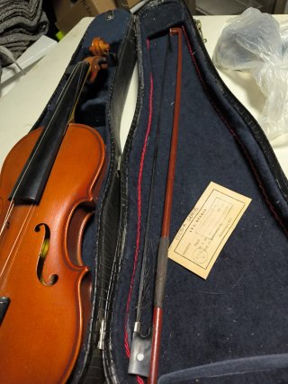 Violín con funda y arco