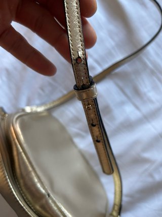 Bolso pequeño dorado Victoria's Secret