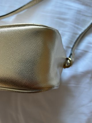 Bolso pequeño dorado Victoria's Secret