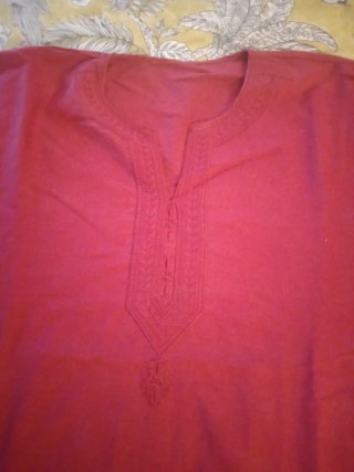 Camisa africana roja granate bordada