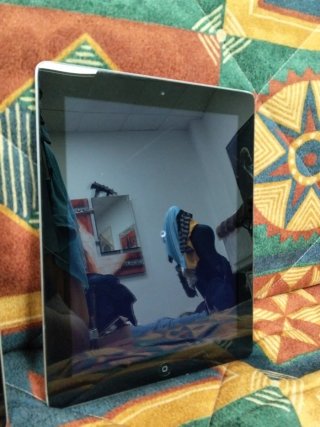 2 iPads A1395 Wifi Negro y iPhone 4
