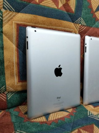 2 iPads A1395 Wifi Negro y iPhone 4