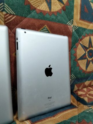 2 iPads A1395 Wifi Negro y iPhone 4