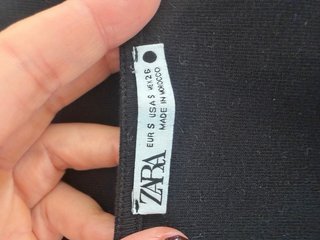 Camiseta Zara negra con nudo