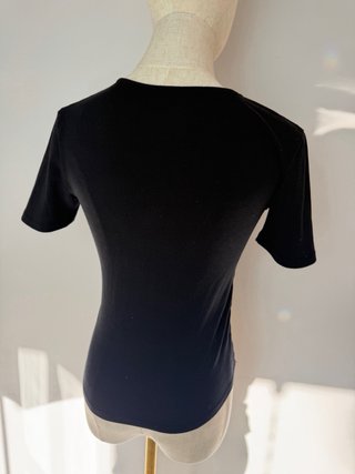 Camiseta Zara negra con nudo