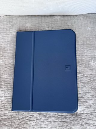 Funda azul Tucano Up Plus para iPad Air 10.9"