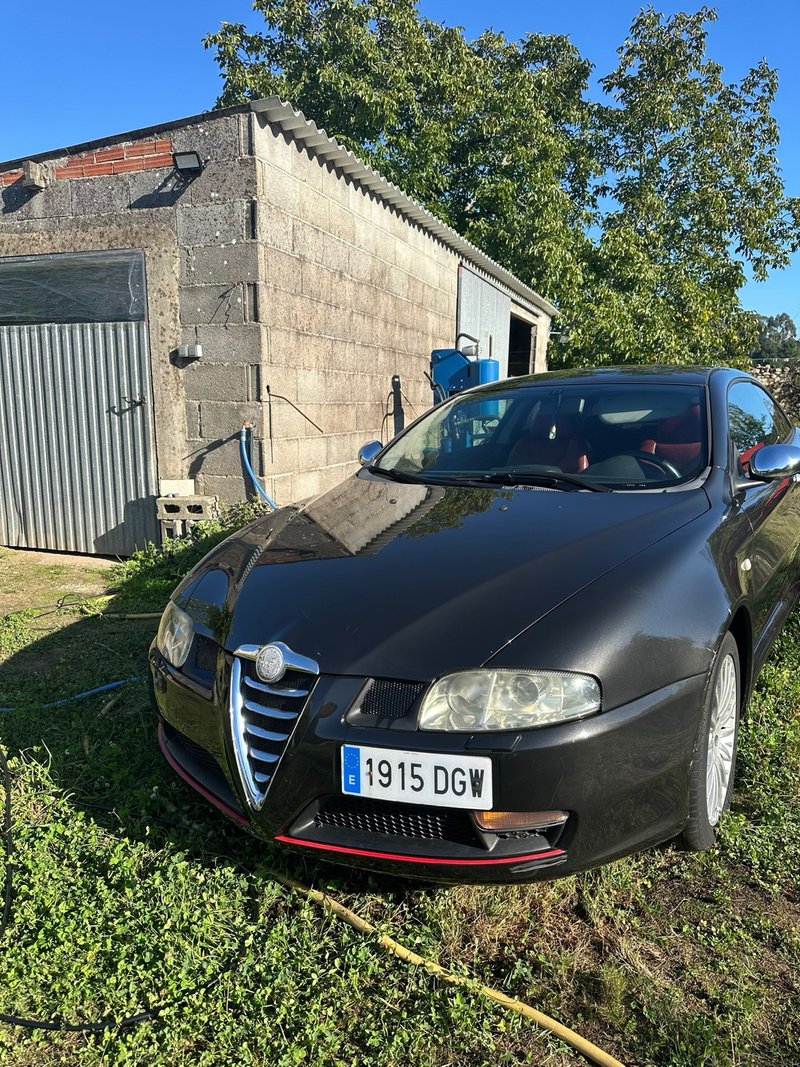 Alfa Romeo GT 2005 - foto 1