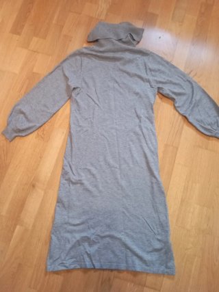 Vestido gris cuello alto manga larga