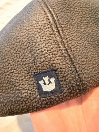 Gorra Goorin Bros. Piel gruesa grabada. USA