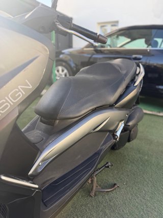 Yamaha X Max 250 Edición Especial Momo Design