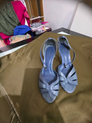 Zancadas azules de tacón