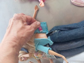 Barbie e vestiti per bambola