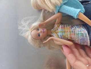 Barbie e vestiti per bambola