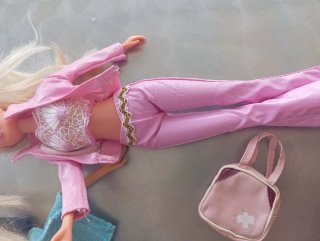 Barbie e vestiti per bambola