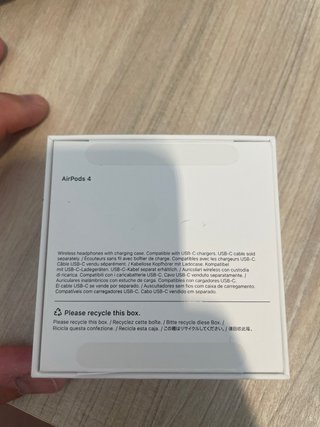 AirPods 4