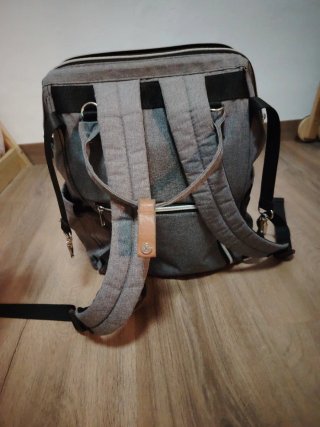 Bolsa de bebé gris con estampado