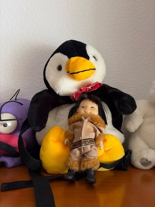 Colección de peluches variados