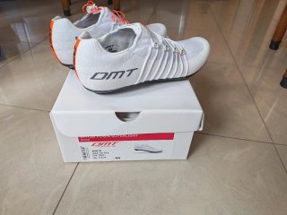 Zapatilla DMT POGI’S Superlight 44. Impecables.