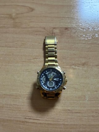 Reloj SKYLINE Dorado y Negro