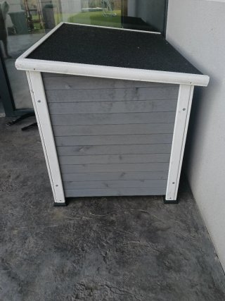 Caseta para perro gris y blanco