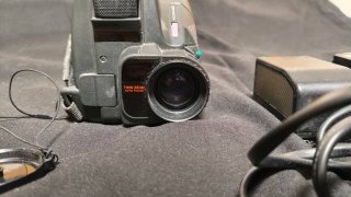 Cámara Vídeo 8mm Hitachi E23E + Accesorios