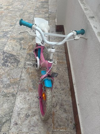 Bicicleta infantil rosa con asiento