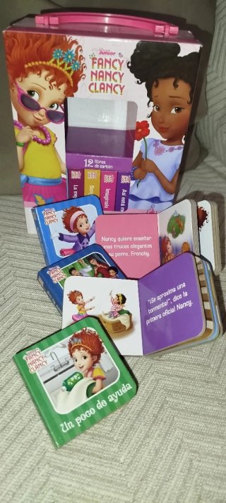 Fancy Nancy Clancy Maletín 12 libros Disney Junior