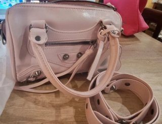 Borsa rosa con tracolla