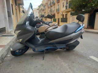 Suzuki Burgman 200 Maxi Scooter Gris y Azul