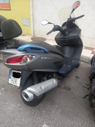 Suzuki Burgman 200 Maxi Scooter Gris y Azul
