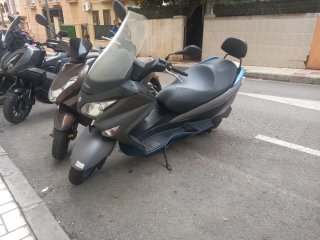 Suzuki Burgman 200 Maxi Scooter Gris y Azul
