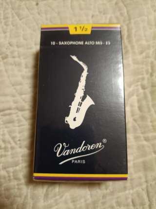 Caja cañas saxofon