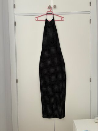 Vestido negro ajustado con brillantes