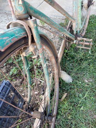 Bicicleta antigua verde