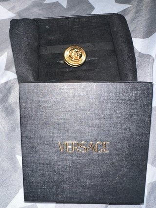 Anillo Versace Medusa Dorado