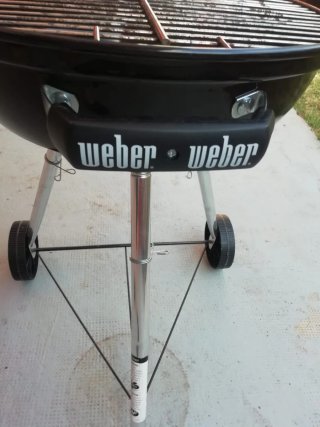 Barbacoa a carbone portatile Weber con coperchio nero