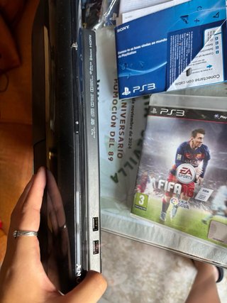 Consola PS3 + 7 Juegos +mandos + cables