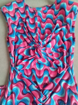 Vestido licra fucsia y azul nudo en el pecho