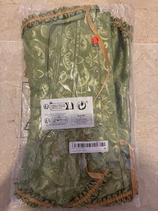 Corsé verde y dorado con cordones